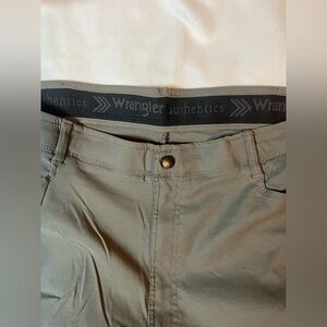 Wrangler Authentics Outdoor / Hiking Shorts, Khaki (greenish) Stretch, Men's 42